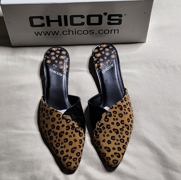 Chico's Shoes - Chico’s Serengeti Leopard Black Etched Leather Backless Low Heels Size 8